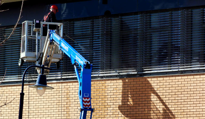 Professional pressure washing for mall